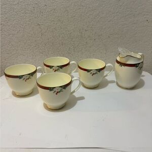 Vtg Pfaltzgraff Yuletide Bone China Cream & Red Bone China 4 tea cups & creamer